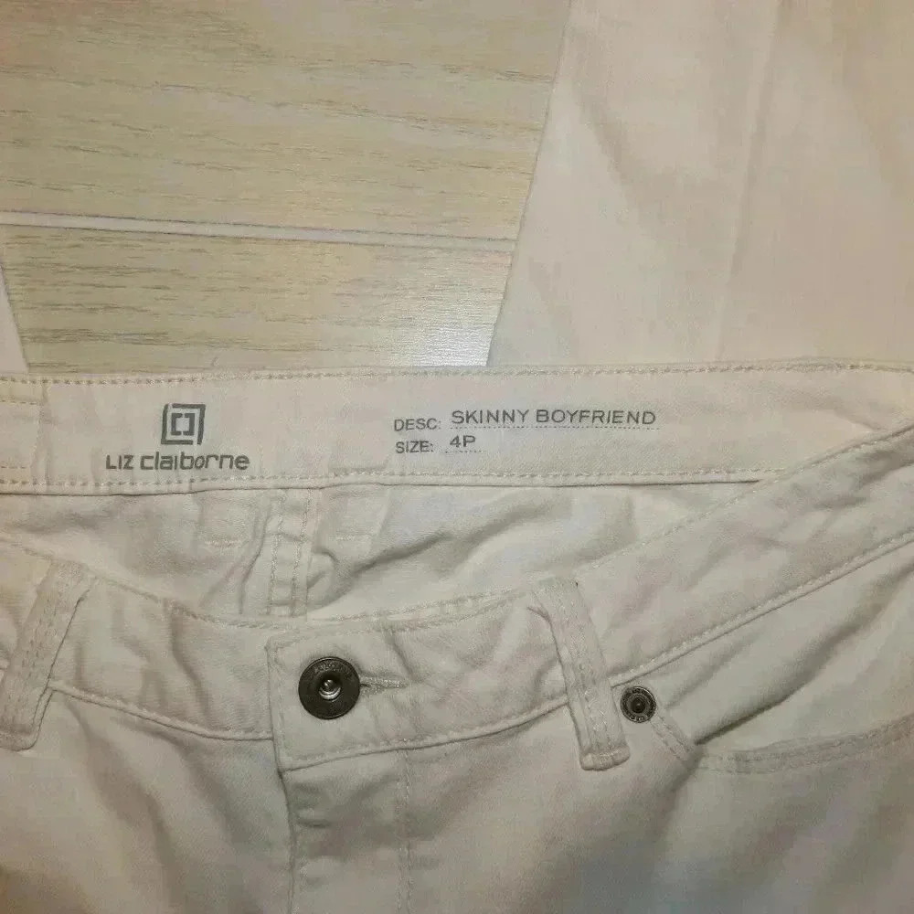 Liz Claiborne Skinny Boyfriend, White jean, Size 4P - Picture 8 of 9